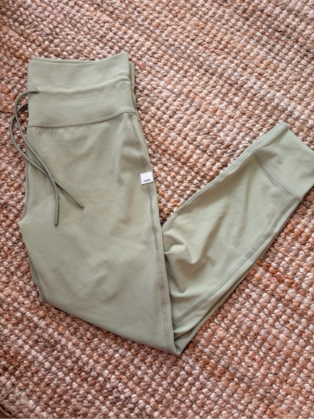 Vuori Daily Legging in Sprout Large